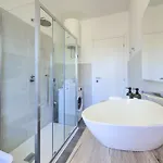 Marina House 아파트